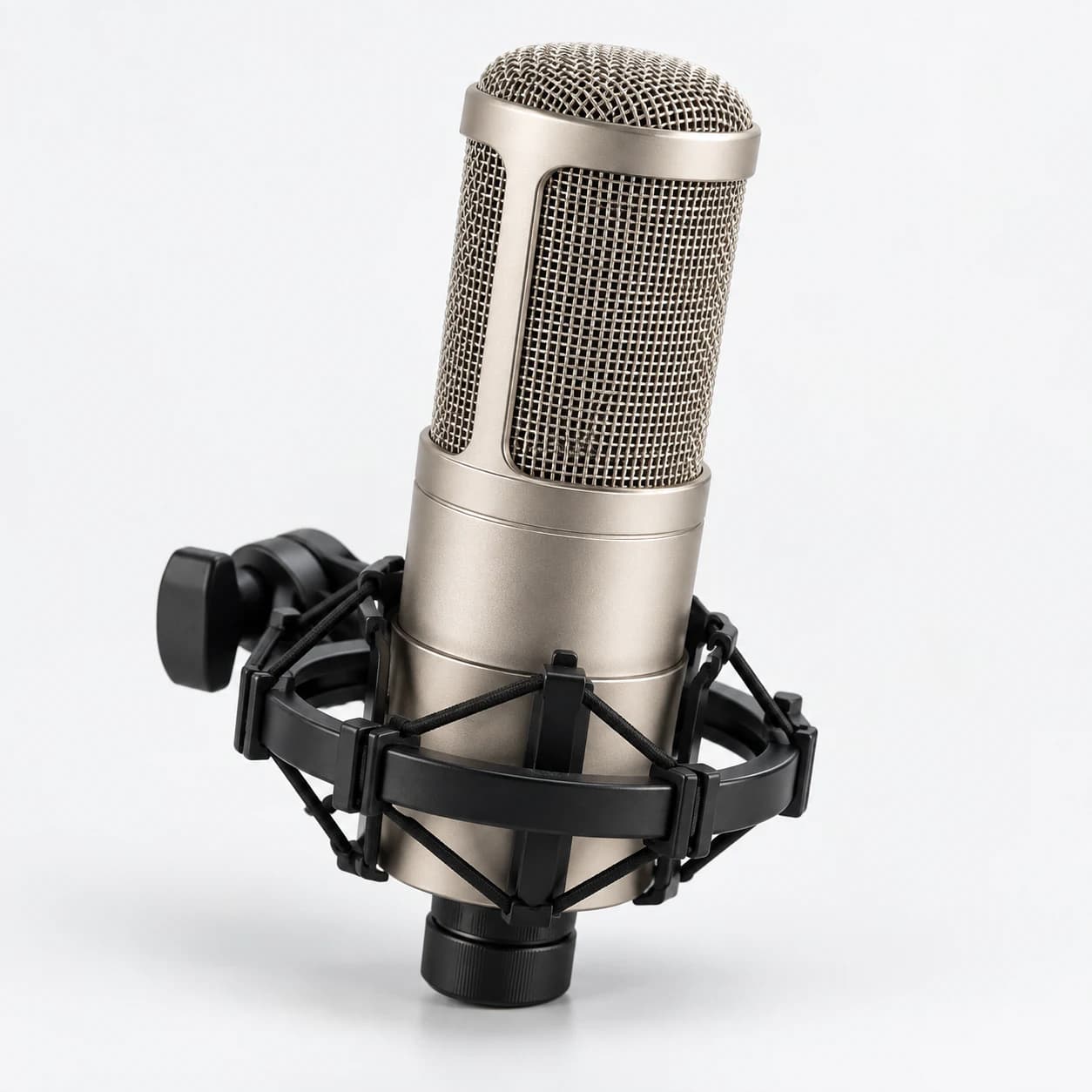 Audio-Technica AT2020 em foto de produto sobre fundo neutro