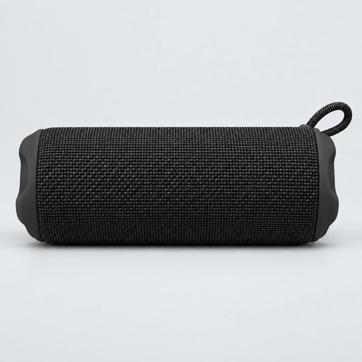 JBL Flip 7, versão Preto, em foto de produto sobre fundo neutro