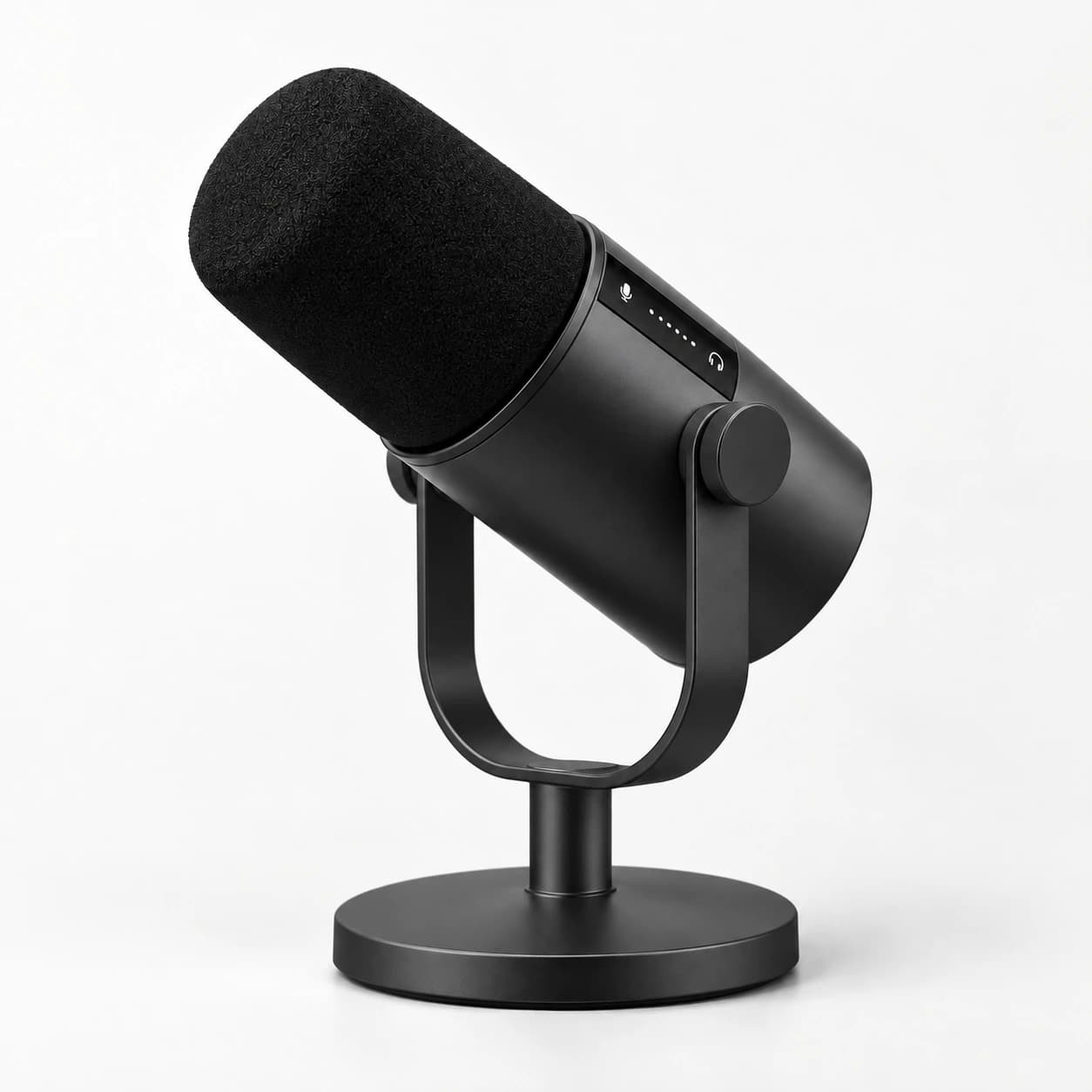 Shure MV7+, versão Preto, em foto de produto sobre fundo neutro
